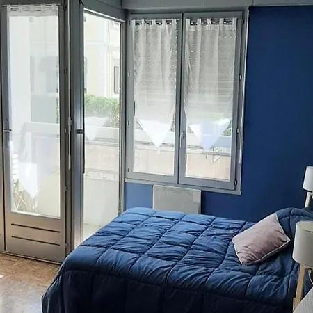 Studio For 2 People アパート エクスレバン